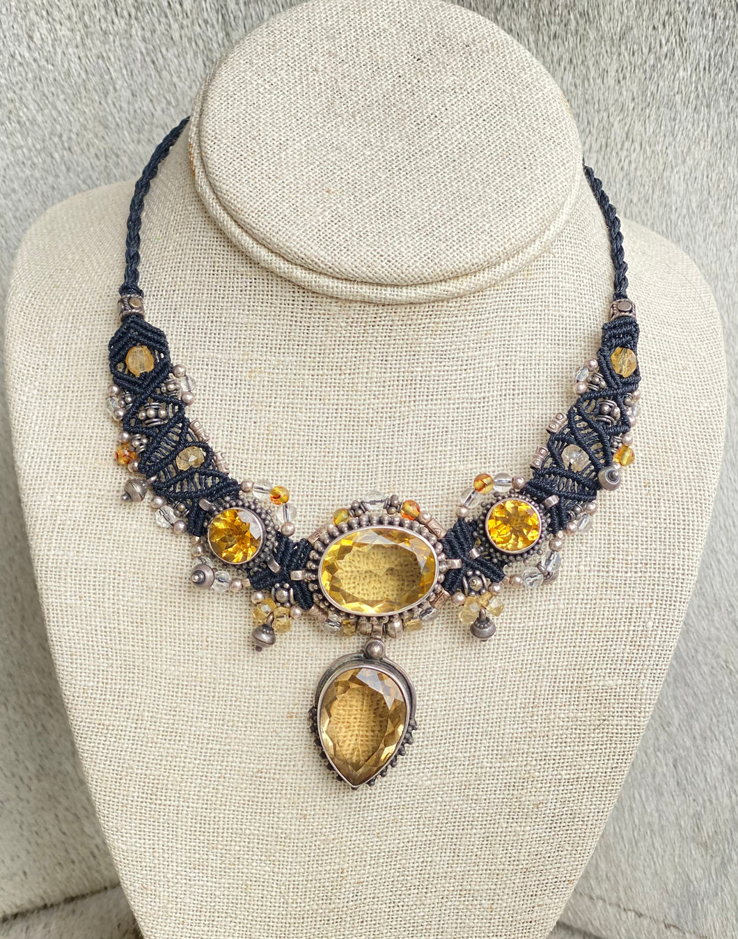 Macramé Choker Citrine Black