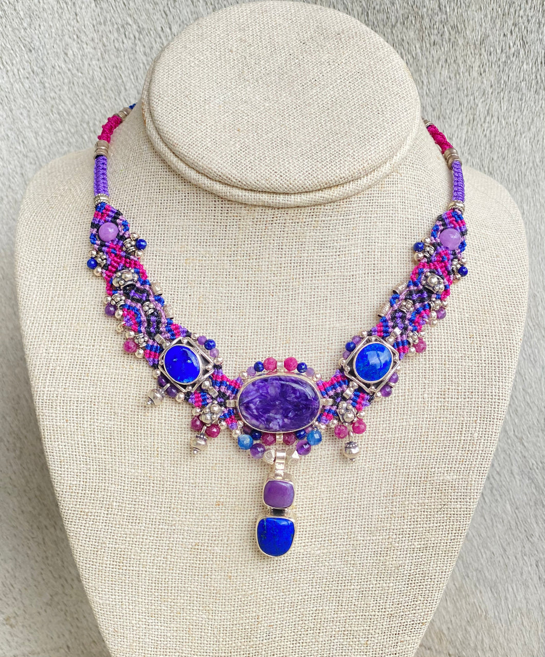 Macramé Choker Charoite Lapis