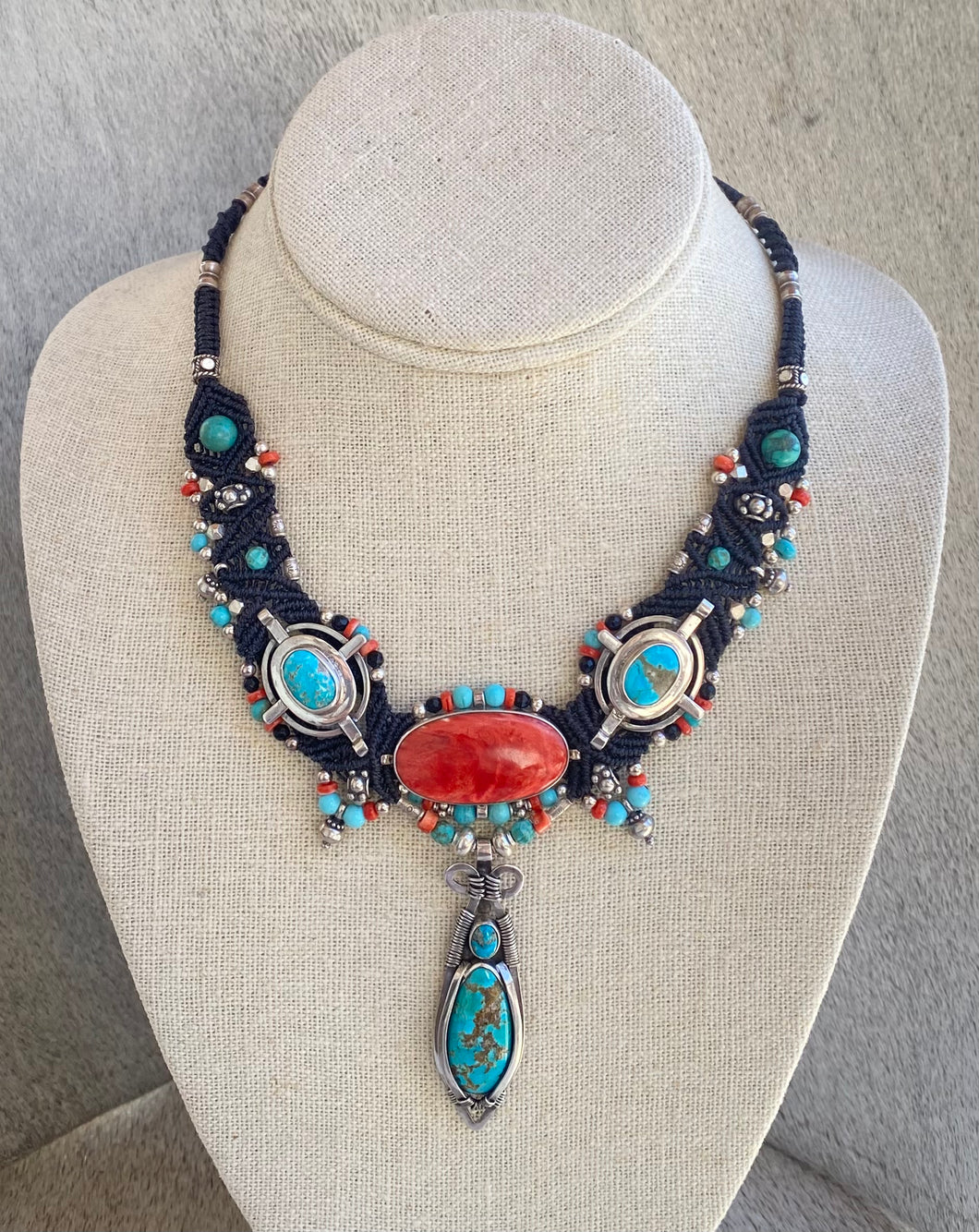 Macramé Pendant Choker Spiny Oyster and Turquoise