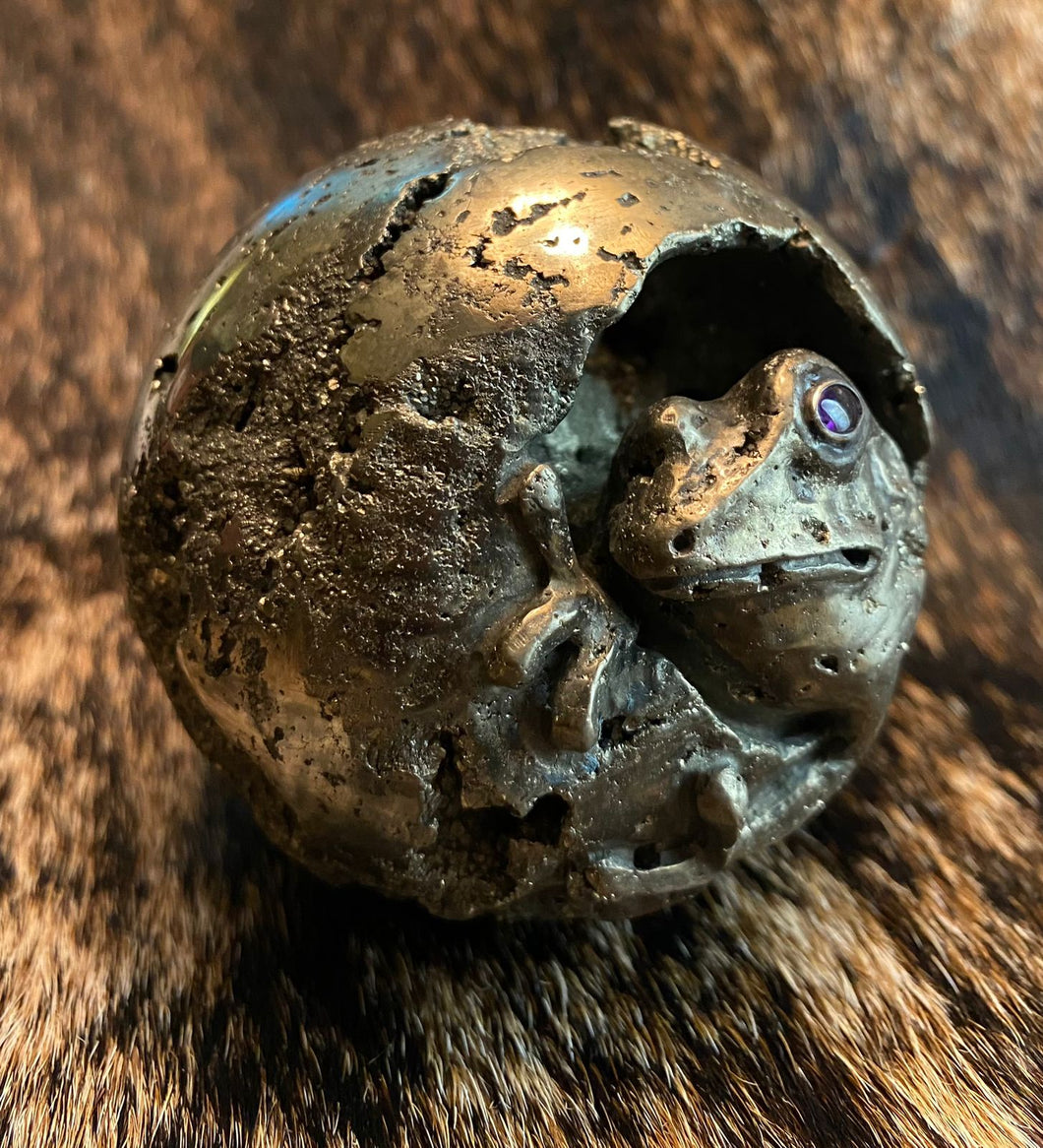 Pyrite Ball / Frog with Amethyst eyes